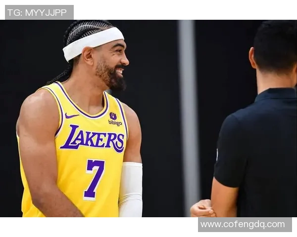 浓眉离开湖人后再度伤退，首节拉伤无缘圣诞大战，弗拉格单核难撑独行侠